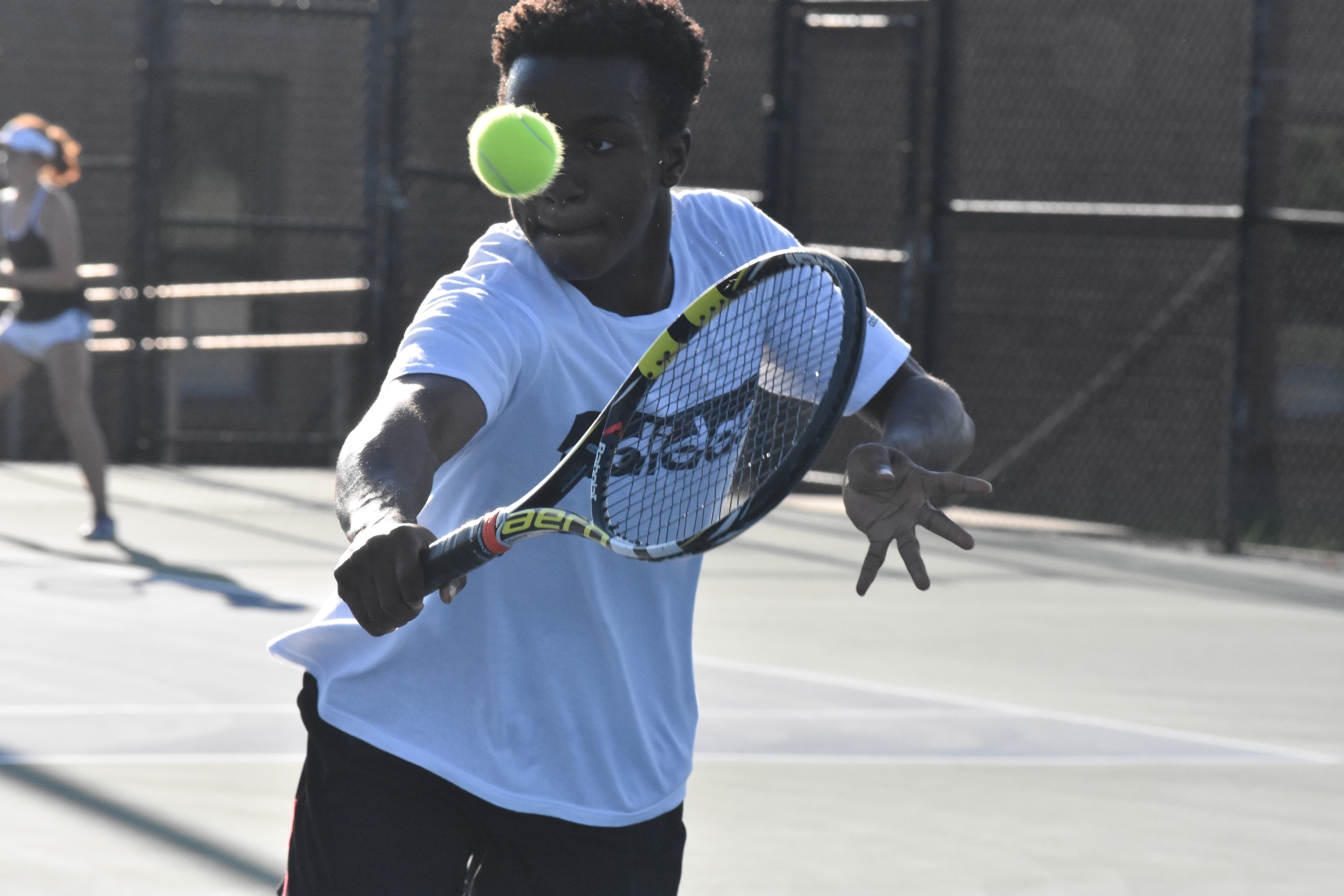 Player keeps eye on tennis ball